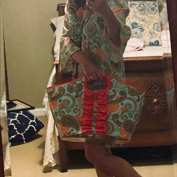 Matching beach cover up and bag - Picture 8 of 9